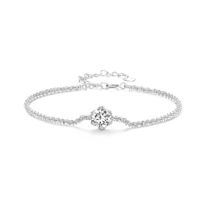 "Exquisite Twisted Chain Moissanite Bracelet - 1.0CT" featuring a sparkling 1 carat moissanite stone on an adjustable twisted flash chain, crafted in s925 sterling silver. Elevate your style with this stunning piece of jewelry.
