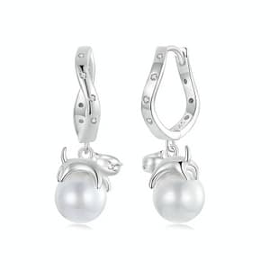 Elegant s925 silver earrings featuring adorable sleeping cat on lustrous white pearl drops. Cubic zirconia accents add a touch of sparkle. Perfect feline-inspired accessory.
